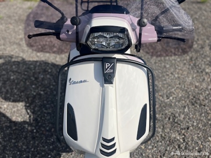 Vespa Sprint S wit